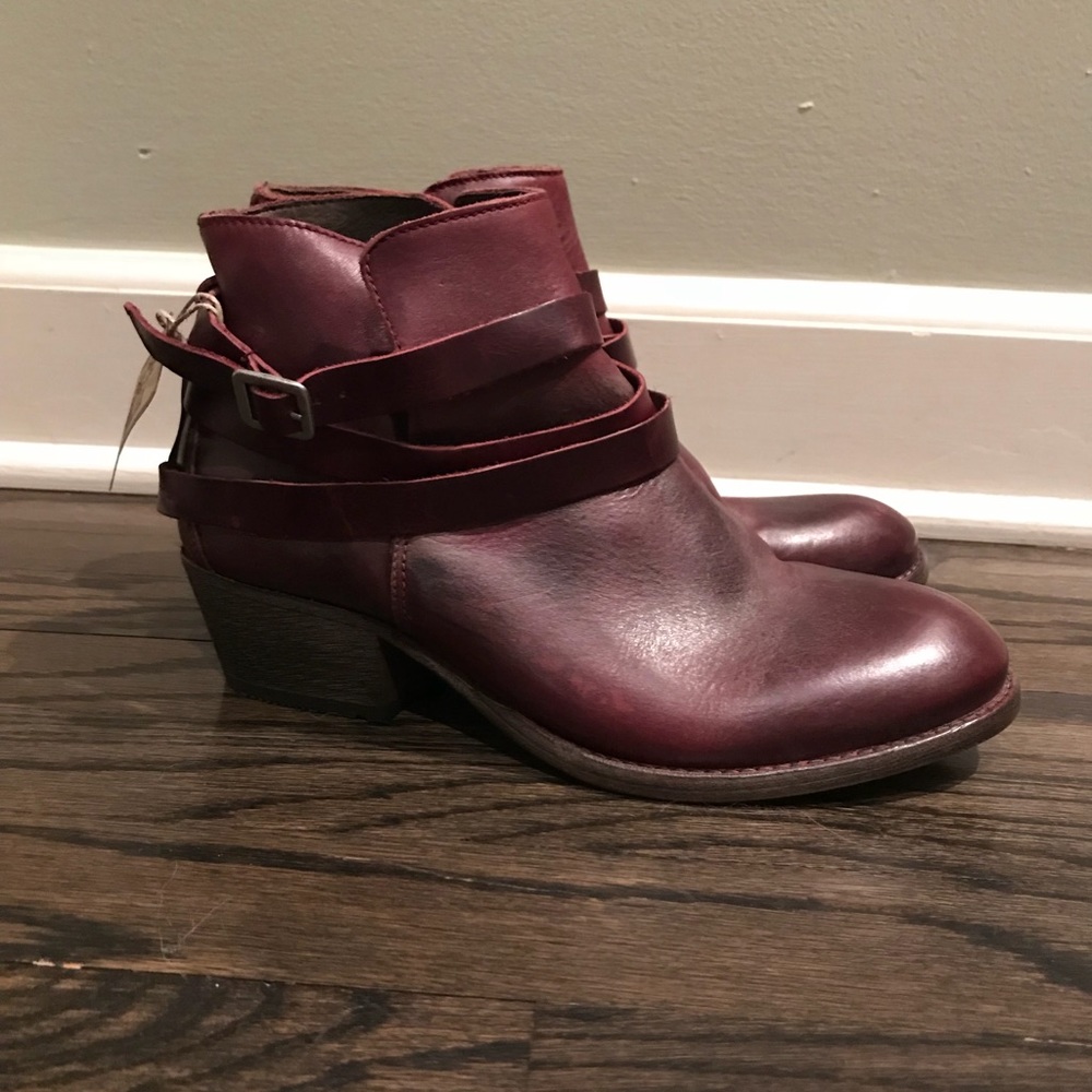 Hudson London Belt Wrapped Bootie in “Bordo” sz 39